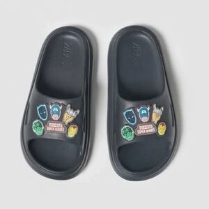 ZARA KIDS/ © MARVEL POOL SLIDES